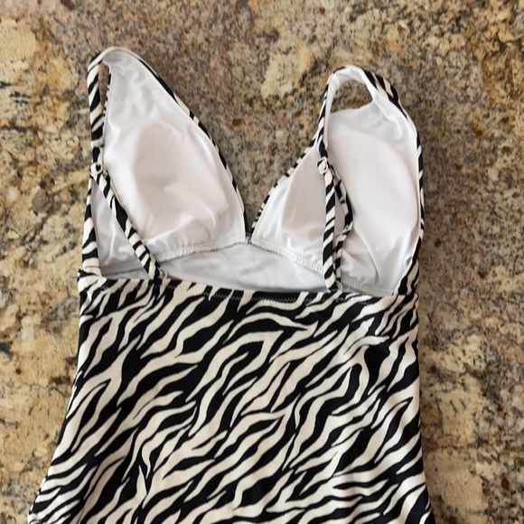 Old Navy one piece bathing suit - Picture 4 of 4